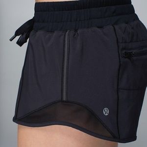 Lululemon Hotty Hot shorts black size 4